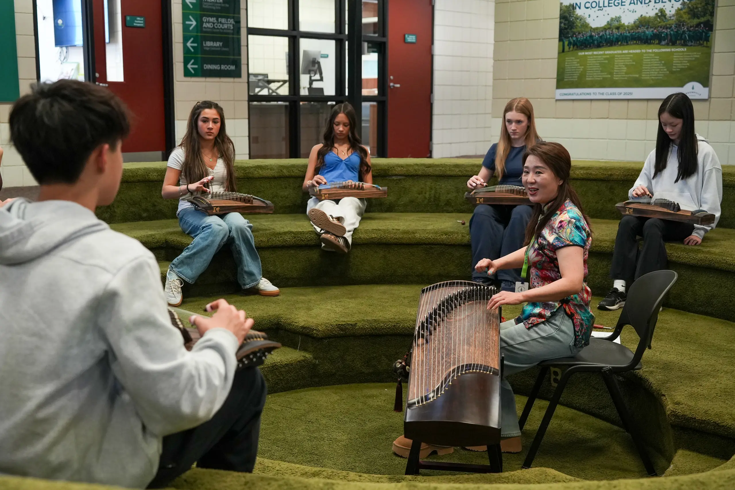 9th graders about traditional Chinese music and how to play the guzheng